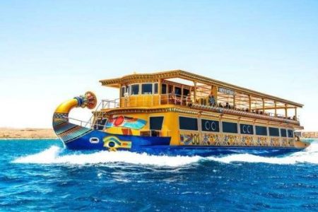 Nefertari-Kreuzfahrt Hurghada | Ein U-Boot und ein pharaonisches Boot an einem Tag